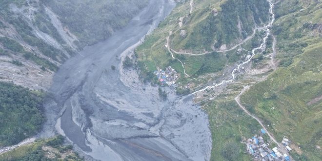 Le Népal de nouveau frappé par des crues spectaculaires : au moins cinq disparus.. Vidéo